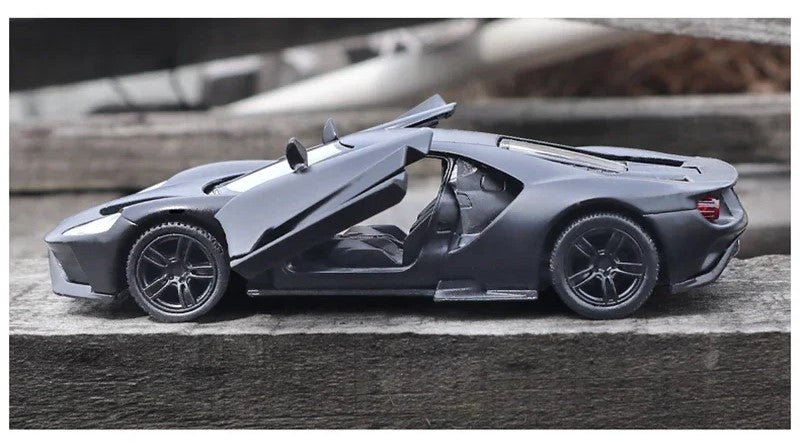 1:36 Ford GT