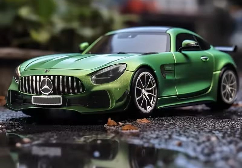 1:18 Mercedes-Benz AMG GTR